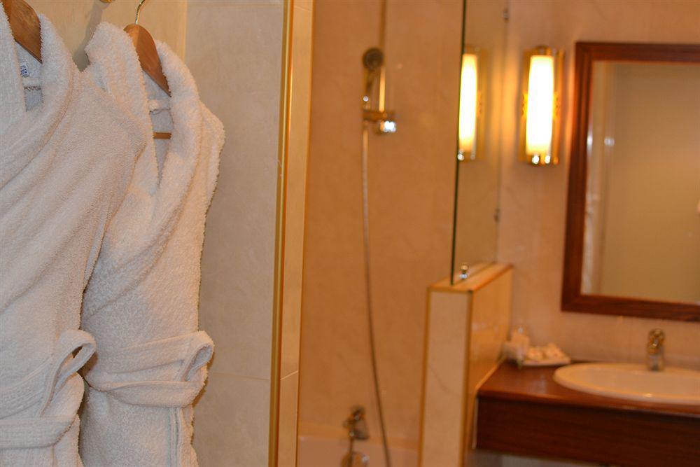 פריז Amiral Hotel מראה חיצוני תמונה